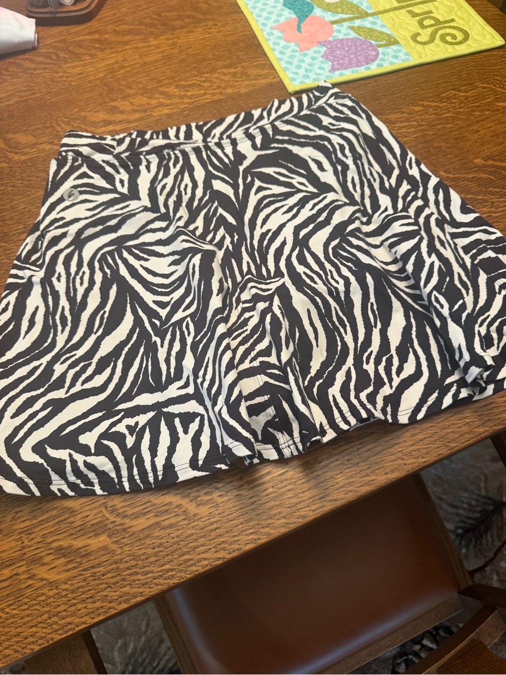 Dona Jo size large skort